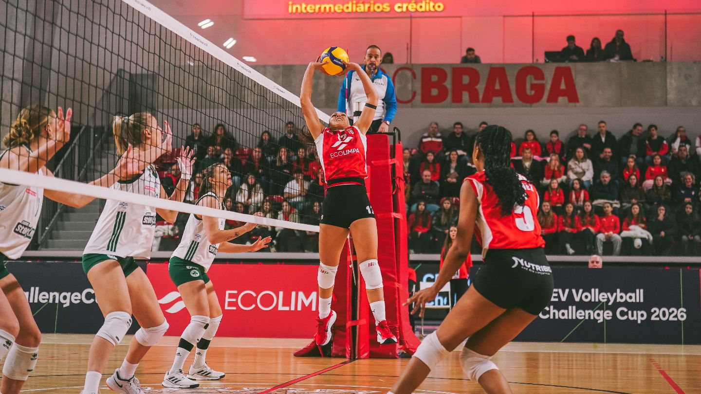 Gverreiras de Voleibol derrotadas frente ao Panathinaikos